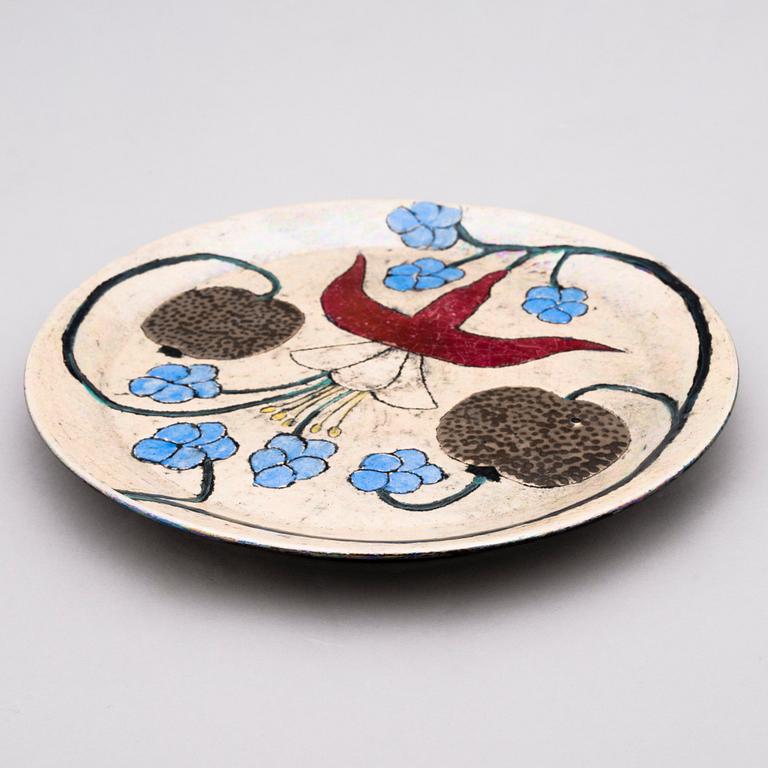 BIRGER KAIPIAINEN, a decorative plate signed Kaipiainen Arabia.