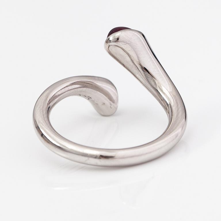 Georg Jensen "Carnival", an 18K white gold ring with a tourmaline and diamonds ca. 0.15 ct. Marked 1863. Denmark.