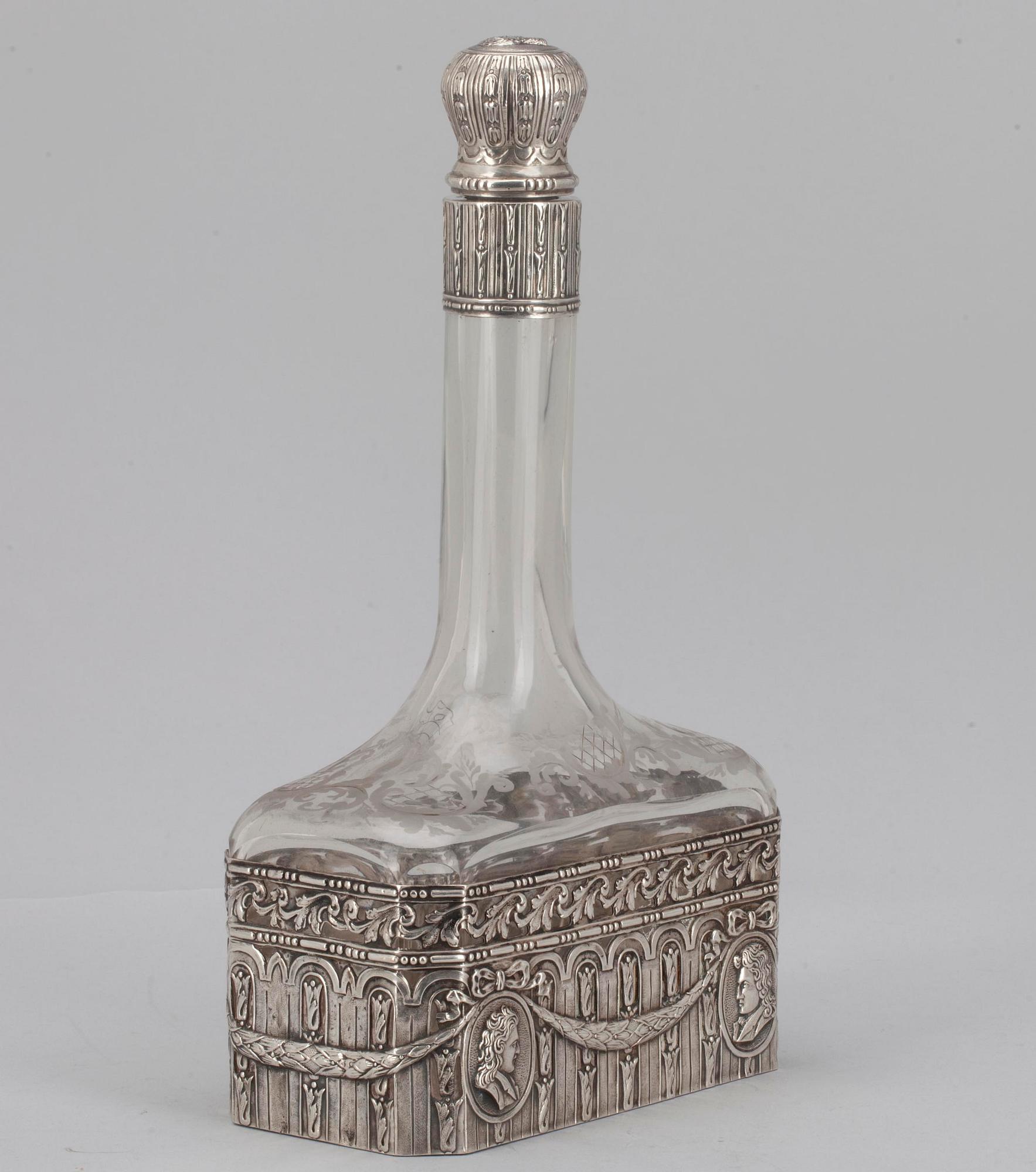 KARAFF, silver, slipat glas. Mellaneuropa. Importstämplad av C.G. Hallberg Stockholm 1919.