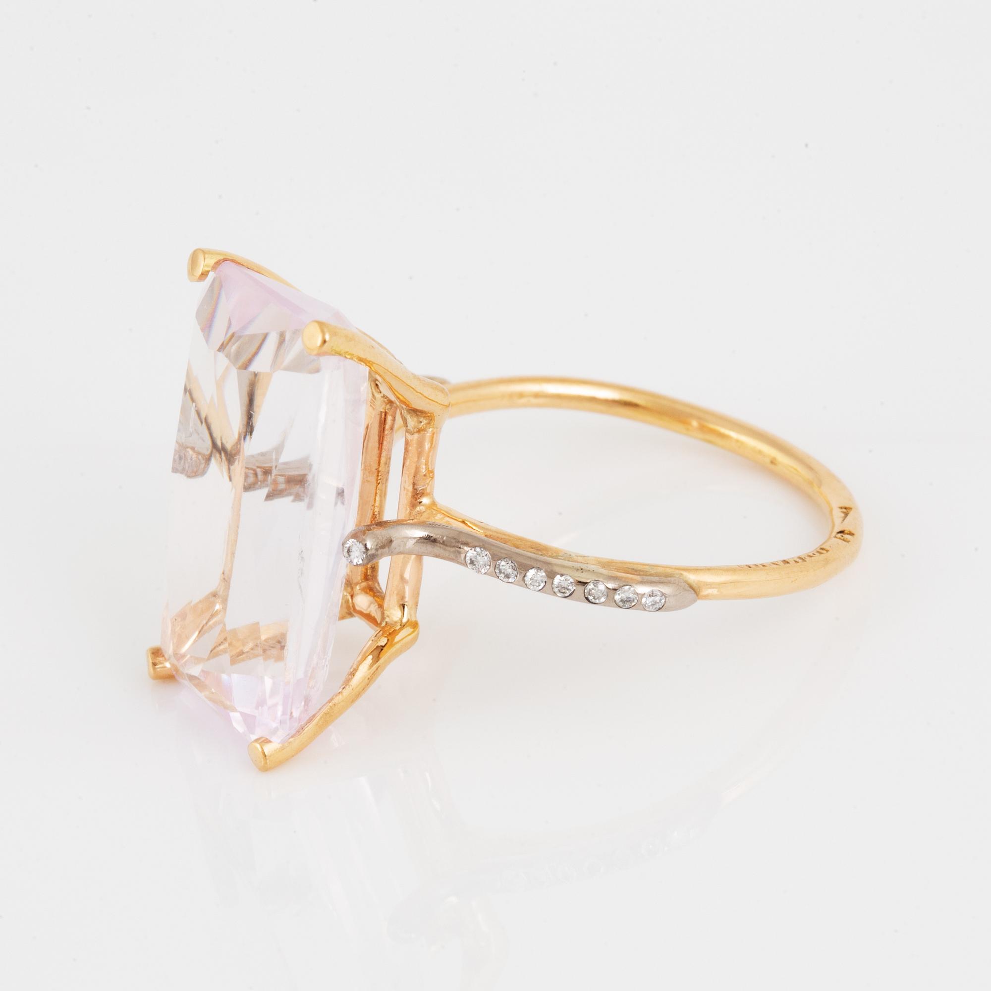 COCKTAILRING, med kunzit och briljantslipade diamanter.