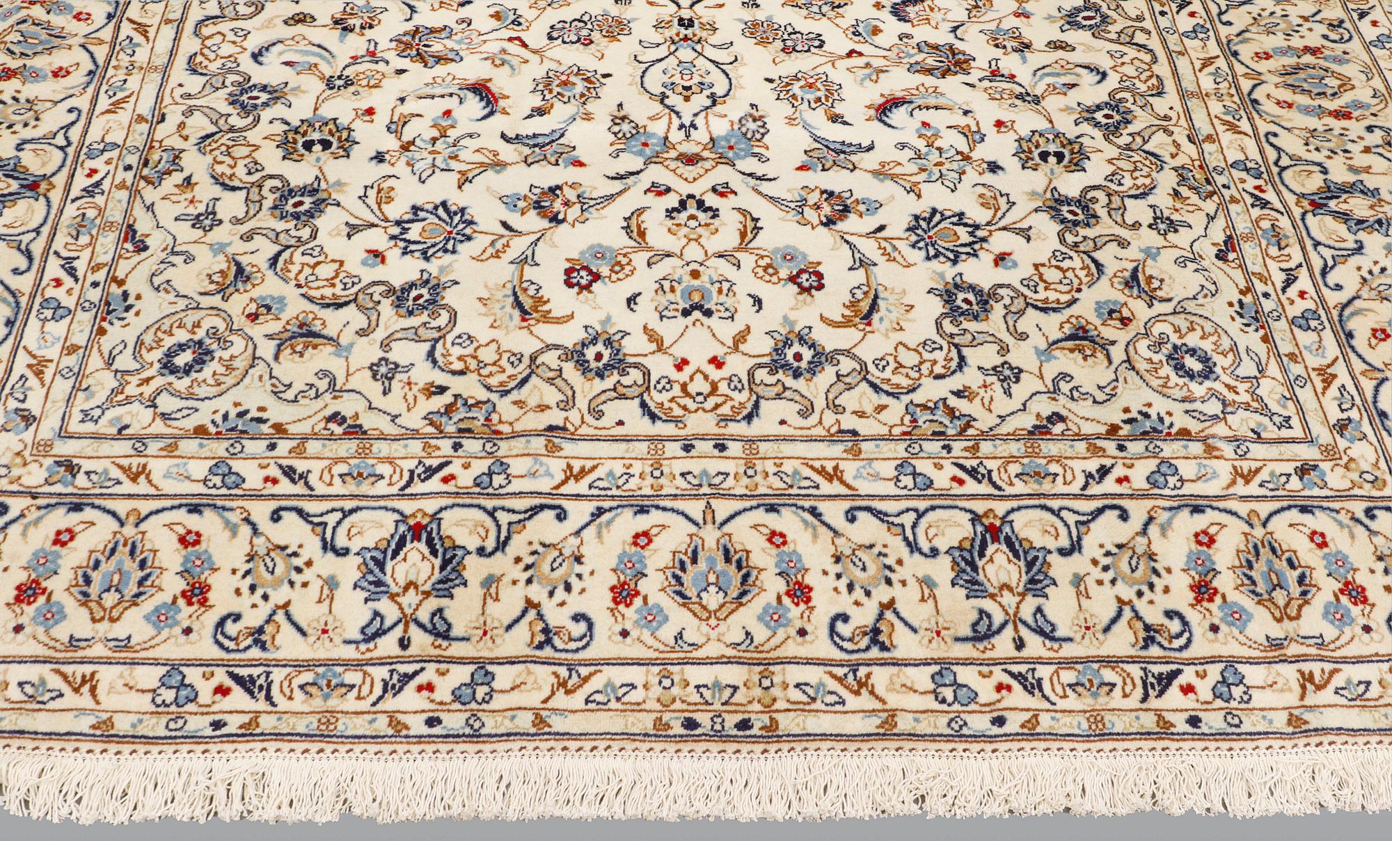 A carpet, Kashan, ca 340 x 240 cm.