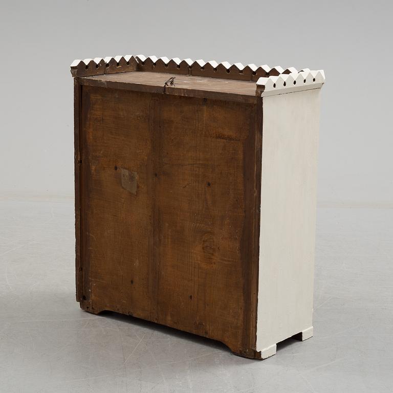 HÄNGSKÅP, allmoge, Hälsingland,  1800-talets slut.