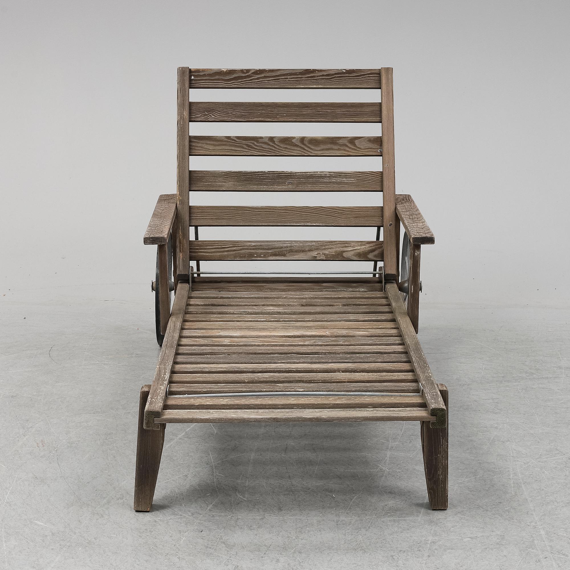 A second half of the 20th Century stained pine sunbed by Elsa Stackelberg, Fri Form.