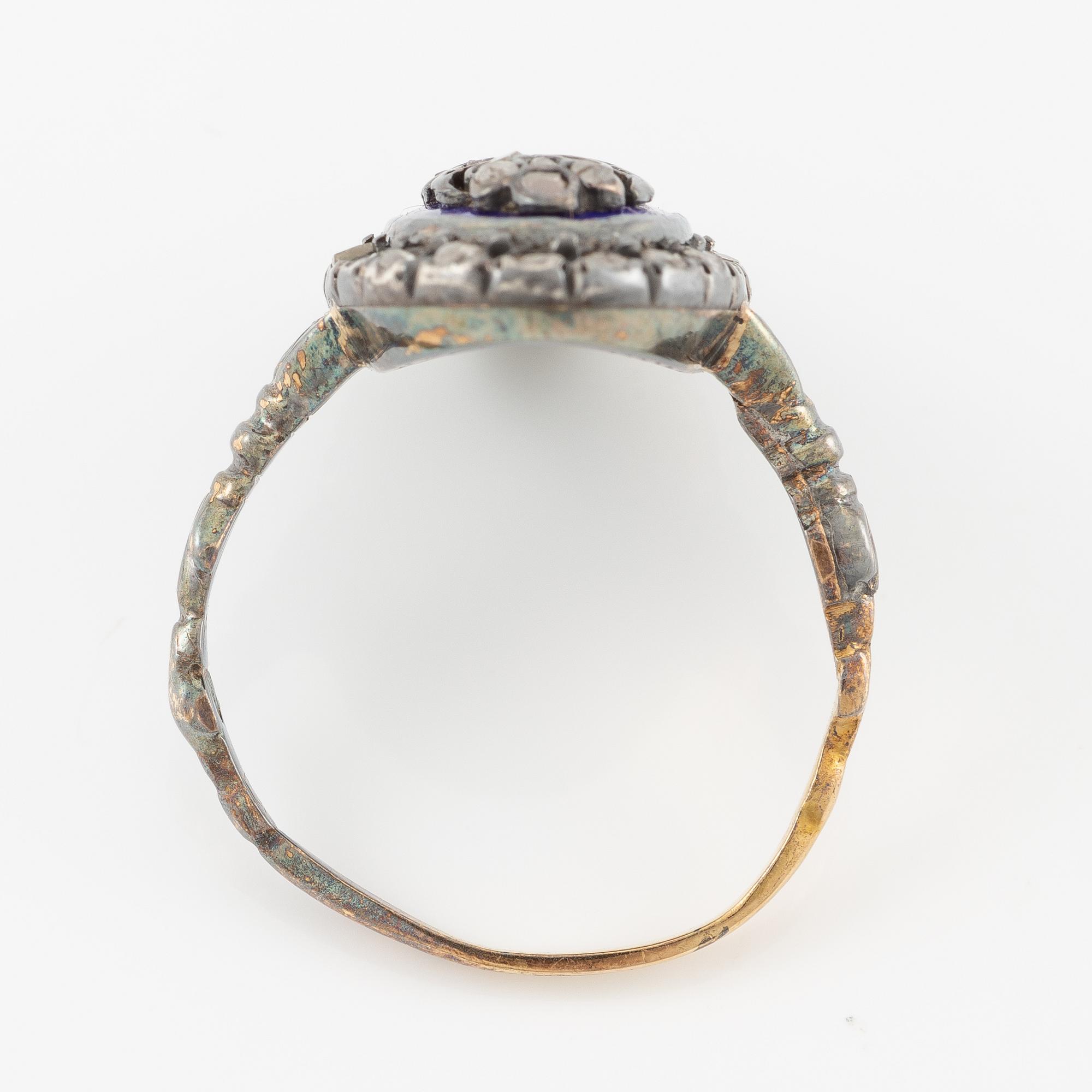 Ring, silver med koboltblå emalj och rosenslipade diamanter, med blommotiv.