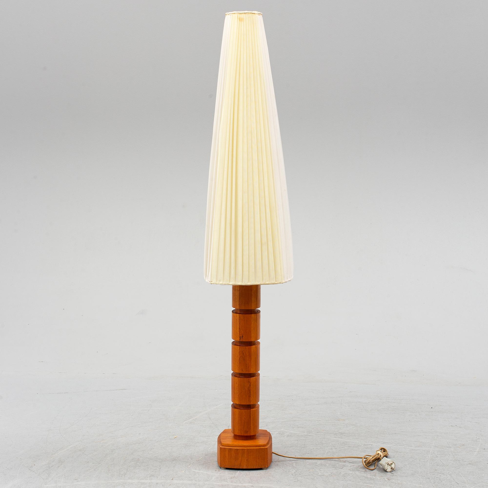 A Möllers Armatur Teak and brass lamp, Eskilstuna, mid 20th Century.