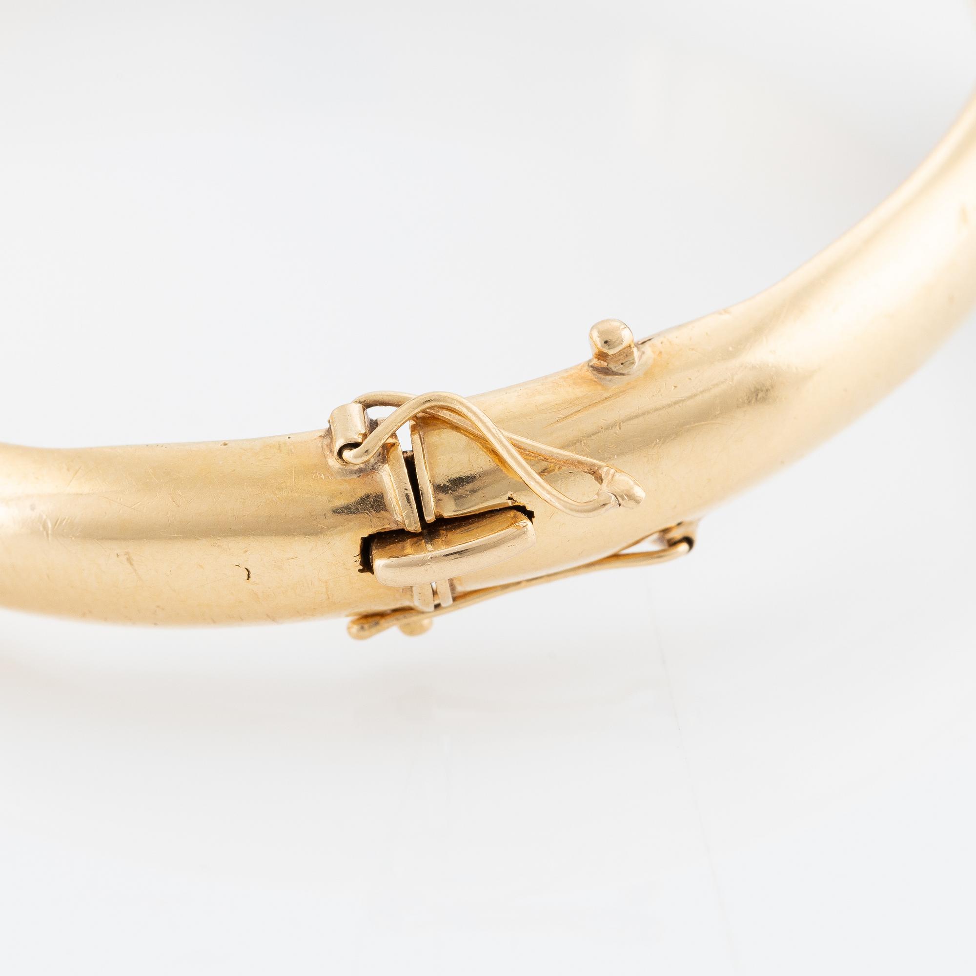 Armring, 18K gold with amethyst and pearls.