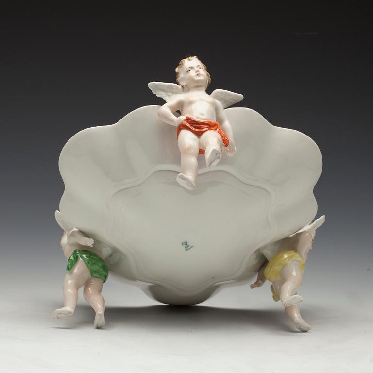 SKÅL PÅ FOT, porslin, Tyskland, Dresden, 1900-talets början.