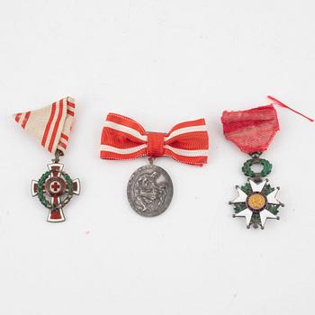 Three decorations, including the French league of Honor.