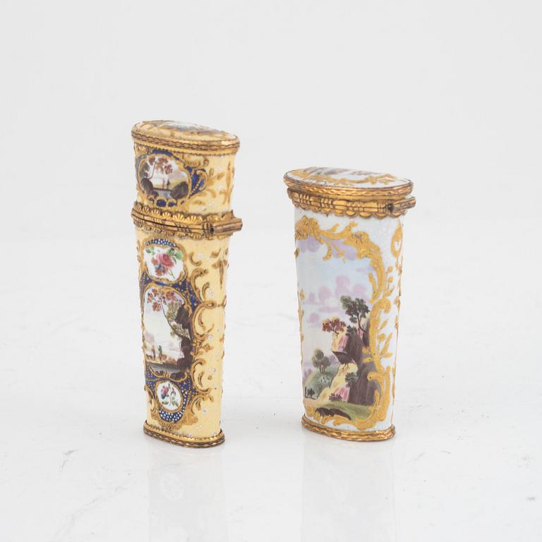 Two George III presumably South Staffordshire enamel etuis, later part of the 18th century.