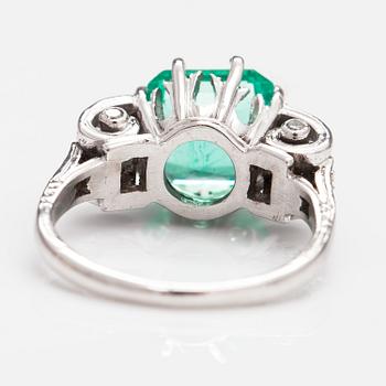SORMUS, platinaa, smaragdi n. 1.90 ct ja timantteja n. 0.35 ct yht.