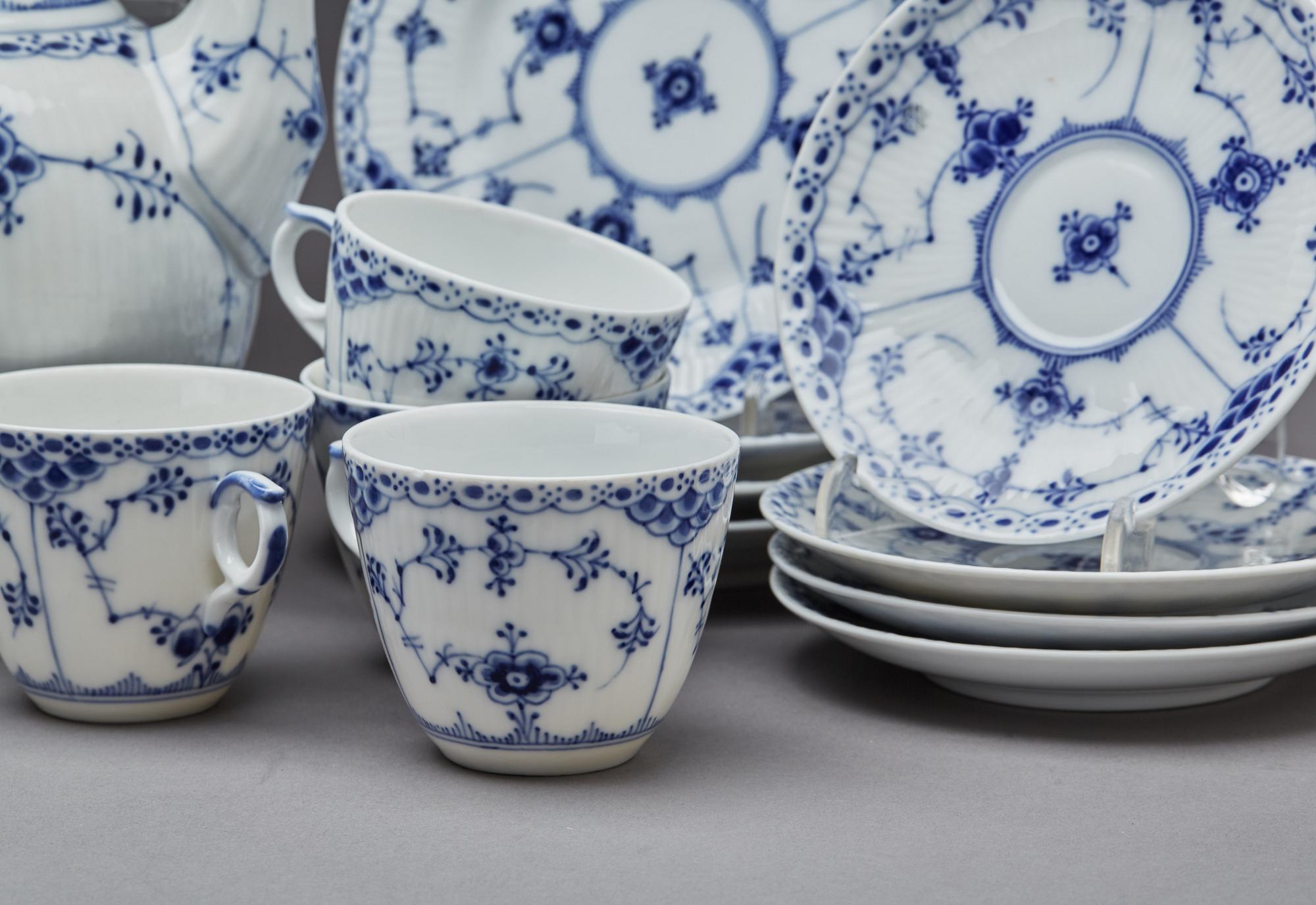 KAFFESERVIS, ca 28 dlr, Musselmalet, Royal Copenhagen, 1900-talets mitt, porslin.