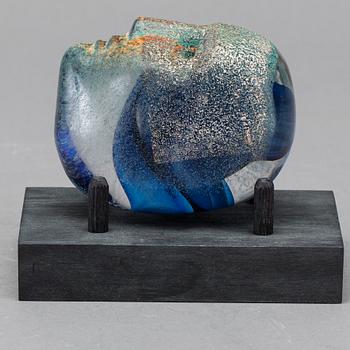 BERTIL VALLIEN, konstglas. "Huvud" signerad samt nr 7090002. Samt BOK "HUVUDBOK BERTIL VALLIEN".