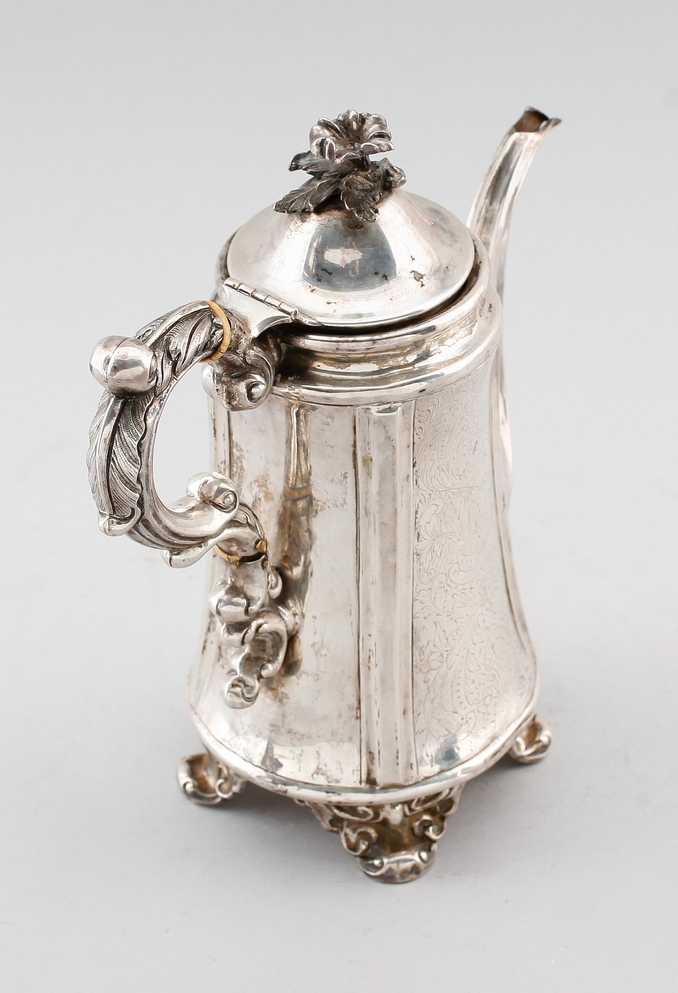KAFFEKANNA, silver, Carl Nyström, Stockholm, 1850. Vikt ca 562 g.