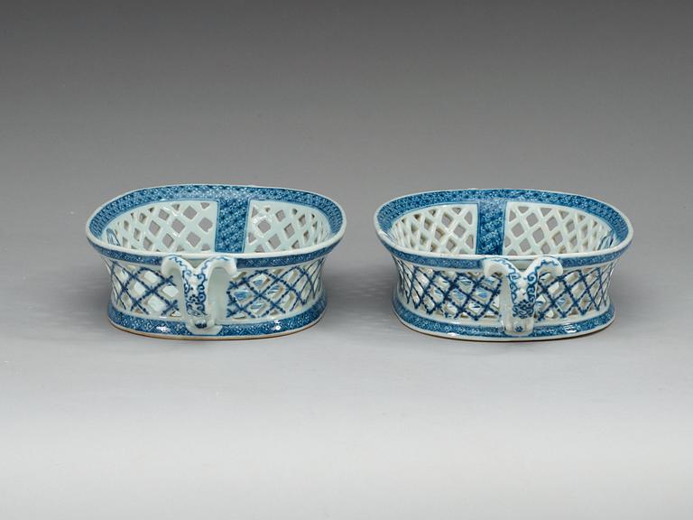 A pair of blue and white chesnut baskets, Qing dynasty, Qianlong (1736-95).