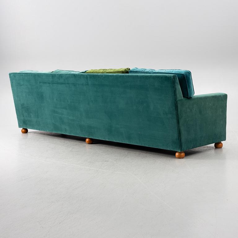 Josef Frank, soffa, "Långsoffan", modell 3031, Firma Svenskt Tenn.