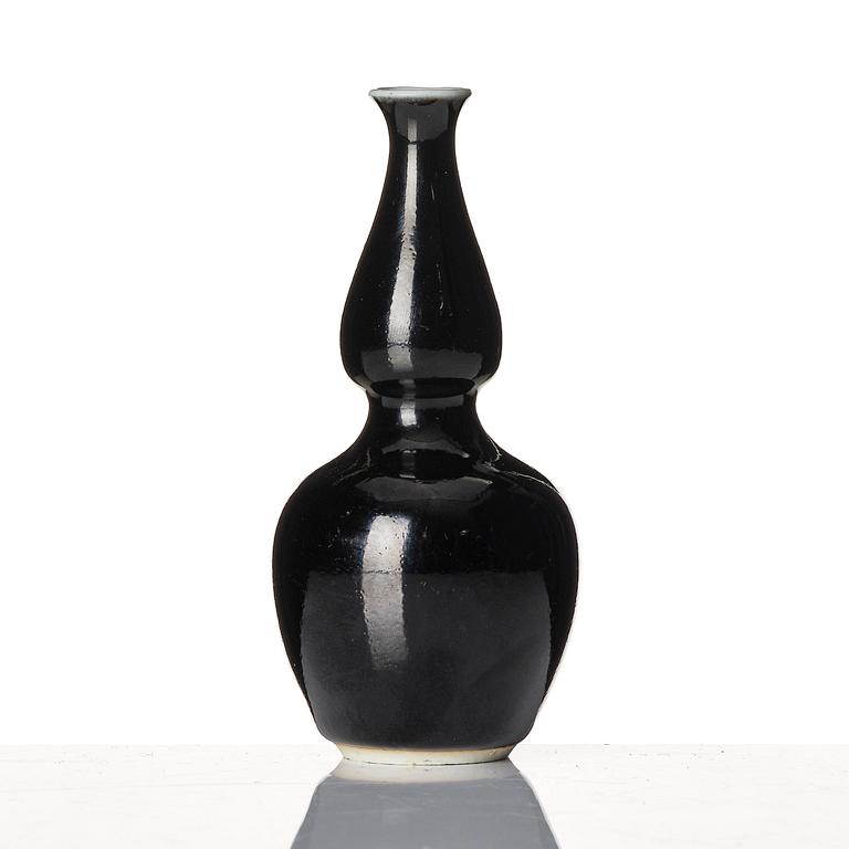 A calebass shaped black glazed vase, Qing dynasty, 19th century.