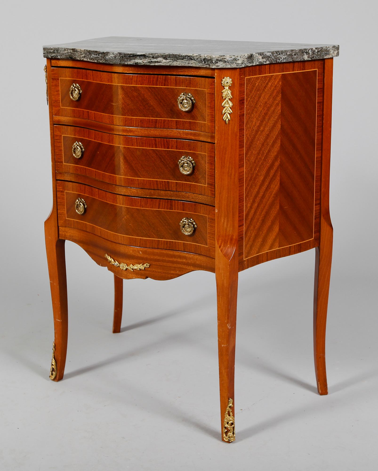 BYRÅ, gustaviansk stil, 1900-talets andra hälft.