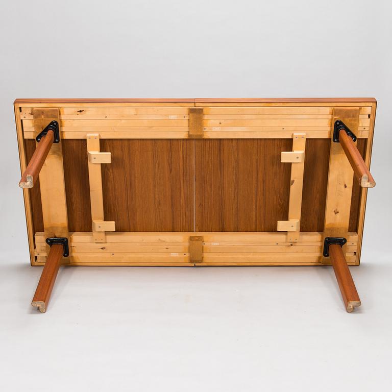 Alvar Aalto, a mid 20th century 'H94' dinig table for Artek.