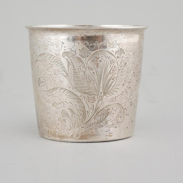 A beaker in silver, made in Sachsen in the 17th century. Weight 105 gram.