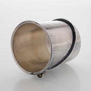 Maljakko, hopeaa ja pyöröhiottuja kvartseja, Pirkan-Kulta Tampere 1961.