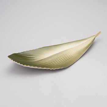 A CERAMIC DISH. Gardena leaf platter, Pro Arabia Art, Finland. Design 2002.