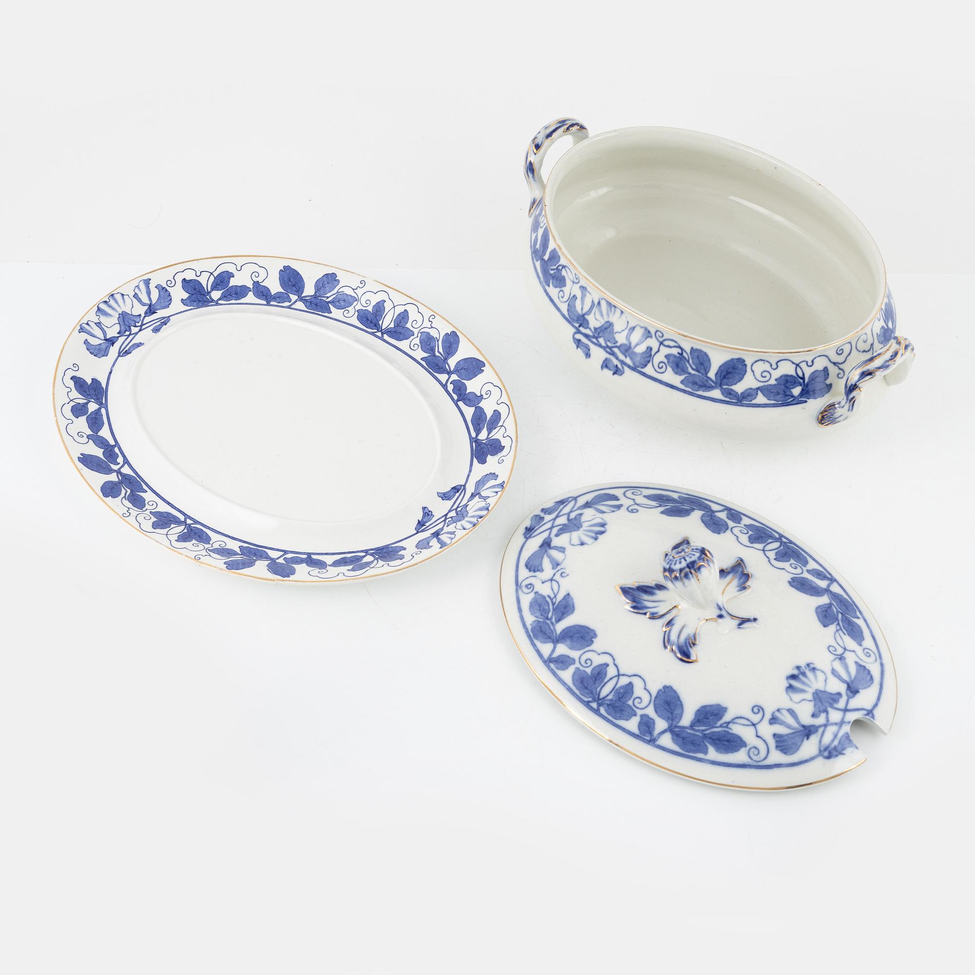 Gunnar Wennerberg, 74 pieces of a "Blåsippa" dinner service, Gustavsberg, Sweden.