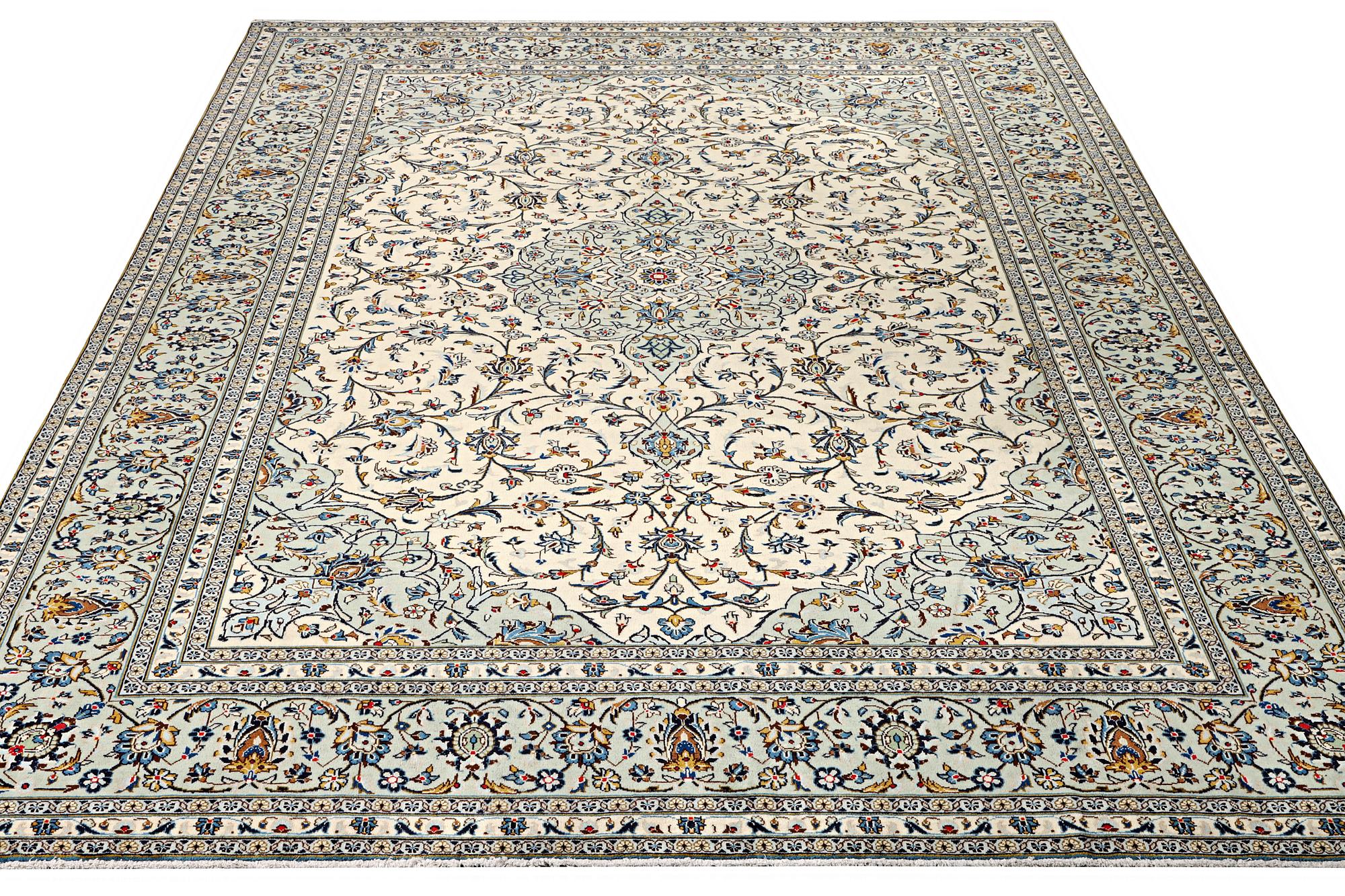 A Kashan carpet, c. 400 x 290 cm.