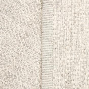 MATTA, maskinvävd Kasthall. Ca 402x258 cm.