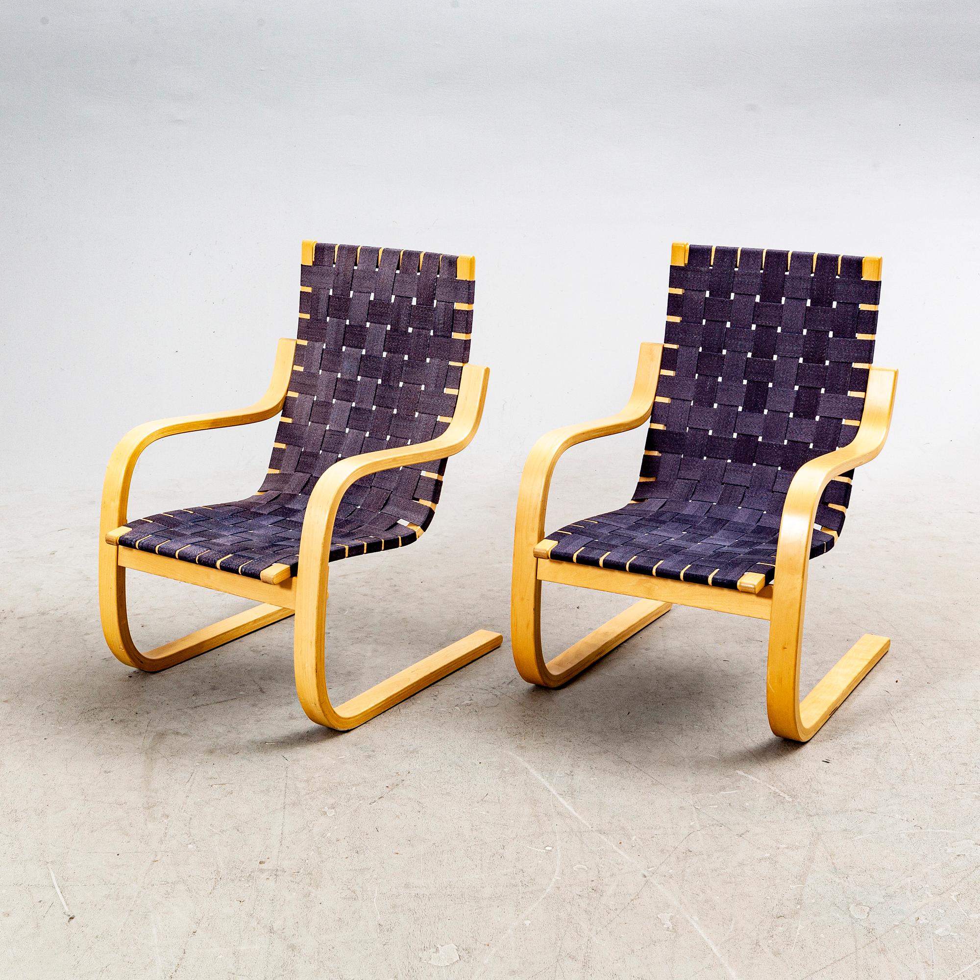 Alvar Aalto, fåtöljer ett par modellnr 406 Finland 2000-tal.