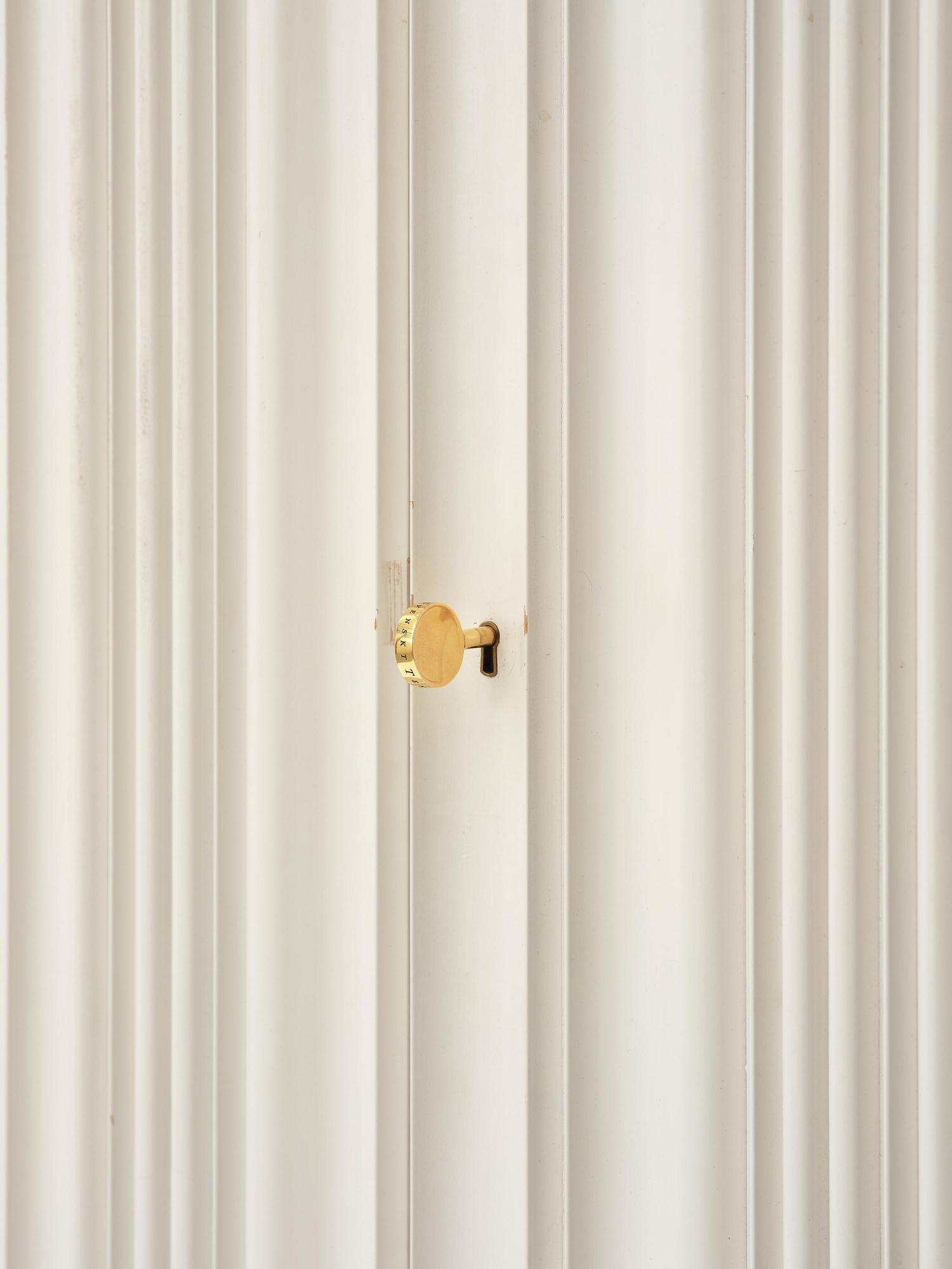 Josef Frank, a cabinet model 2192, Firma Svenskt Tenn, post 1985.