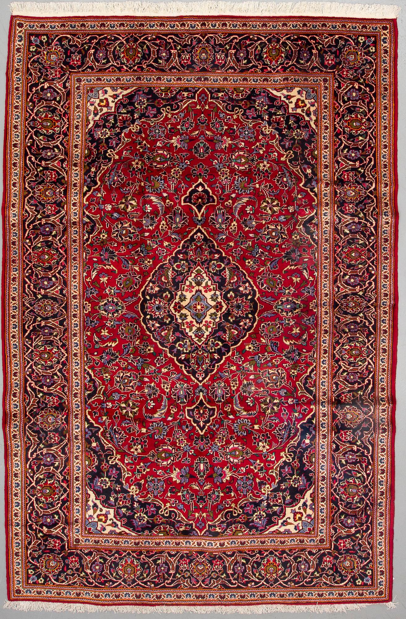 A CARPET, Kashan, ca 317 x 208 cm.