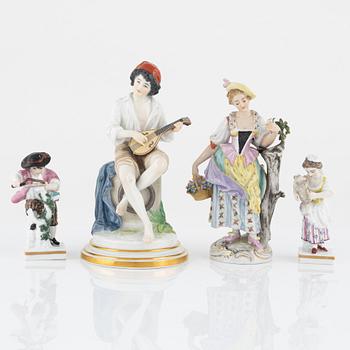Figuriner, fyra stycken, porslin. Olika tillverkare, sen 1800-tal-1900-talets första hälft.