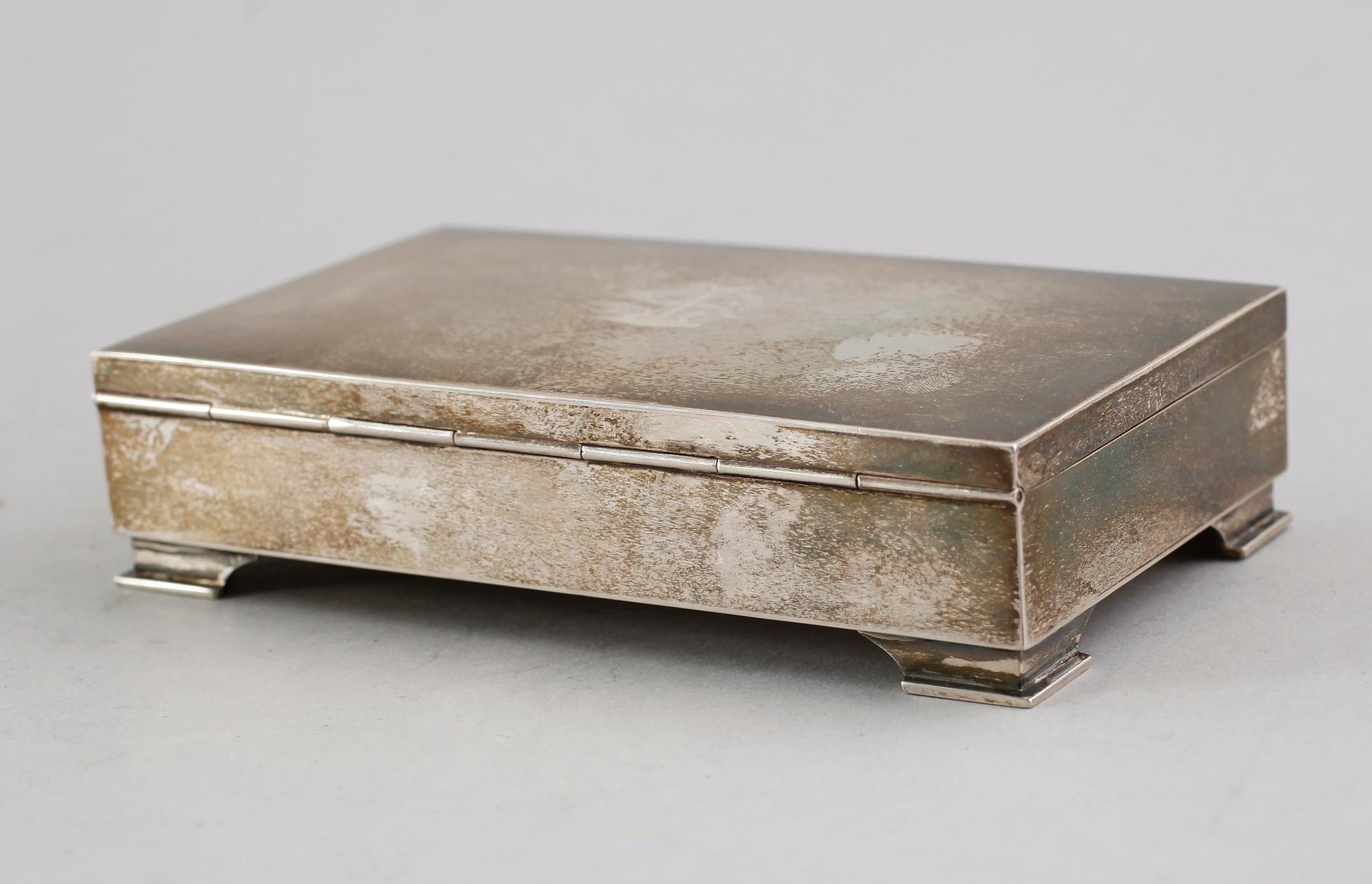 DOSA, silver, CF Carlman, Stockholm 1938. Vikt ca 334 gram.