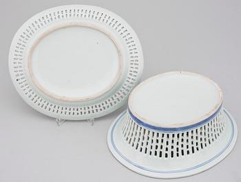 GALLERSKÅL med FAT, porslin, Kina, 1900-tal.