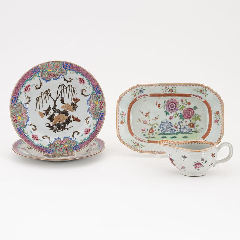 A pair of Chinese plates, a serving dish and a cream jug, Qing dynasty, 18th Century.