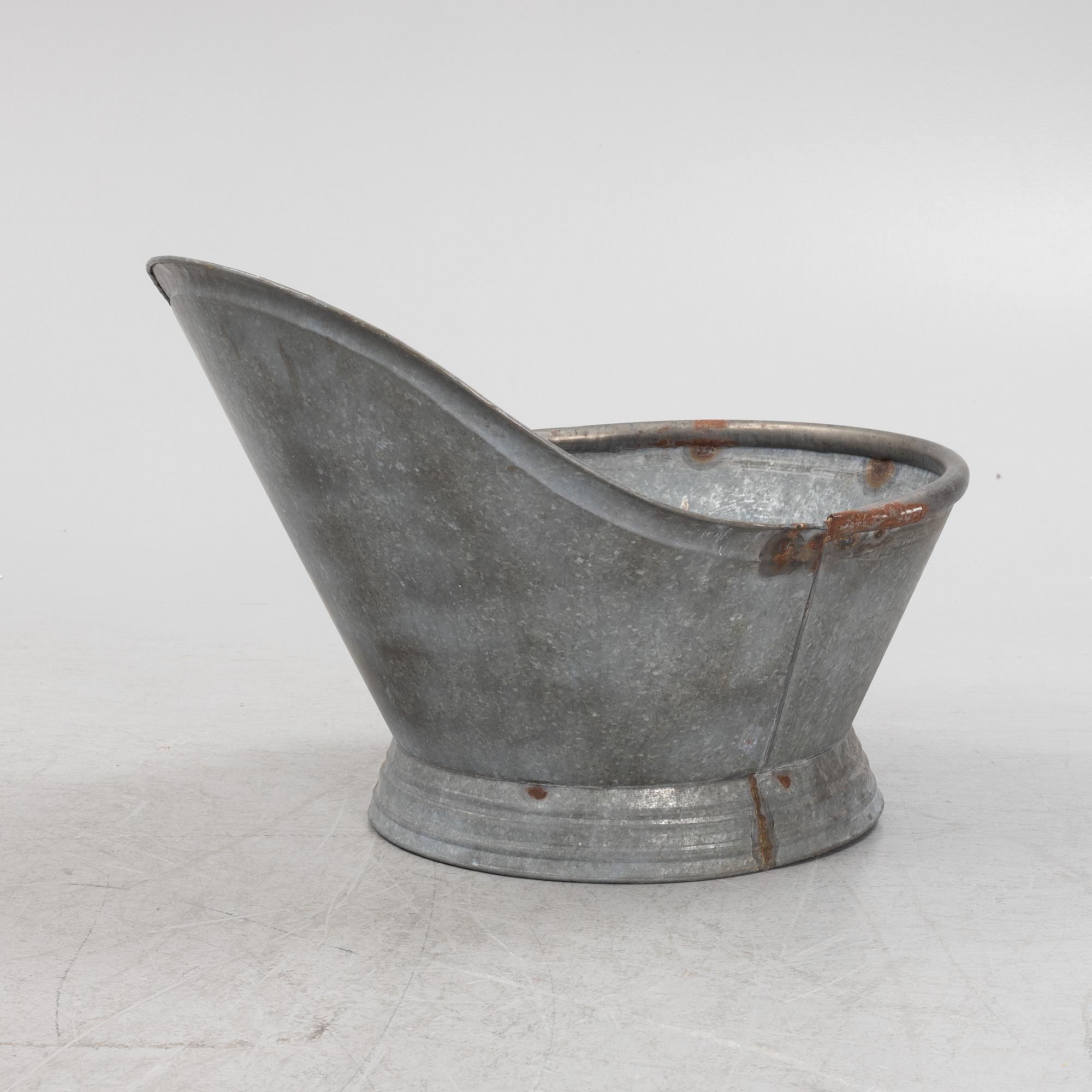 Bathtub, zinc, provenance Lars Norén.