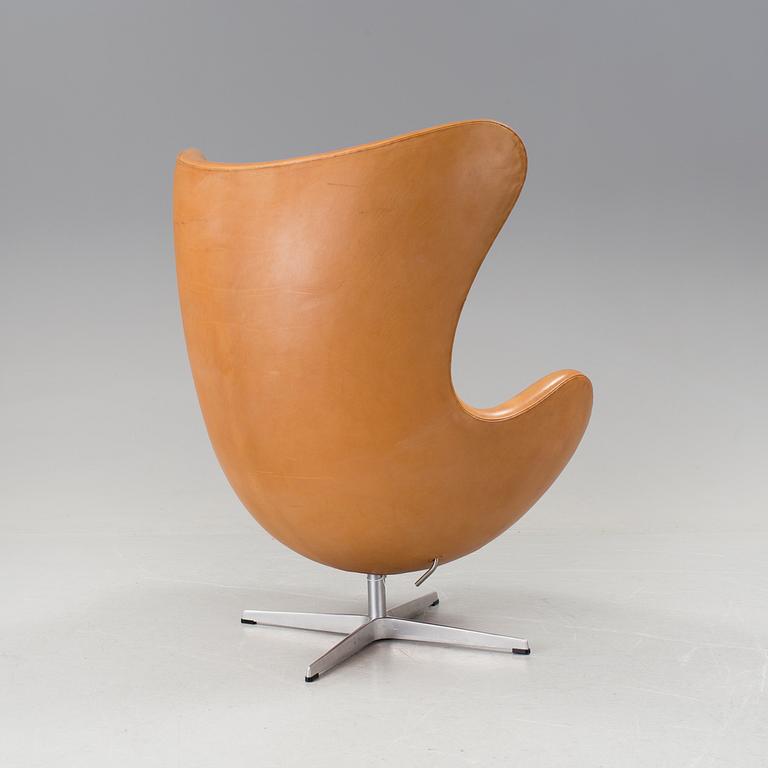 ARNE JACOBSEN, a "Egg" chair Fritz Hansen Denmark 1999.