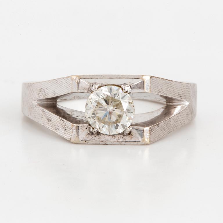 Circa 0,80 ct old-cut diamond ring.