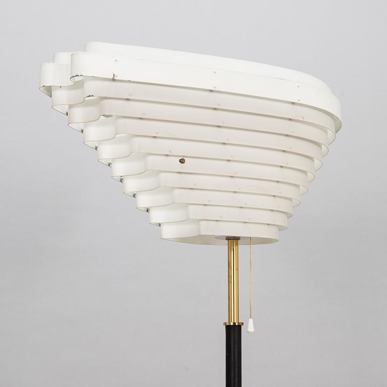 Alvar Aalto, lattiavalaisin, malli A 805, Valaisinpaja 1900-luvun loppu.