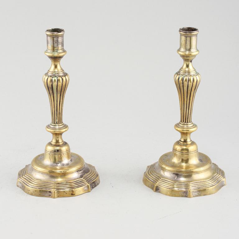 LJUSSTAKAR, ett par, senbarock, 1700-tal.