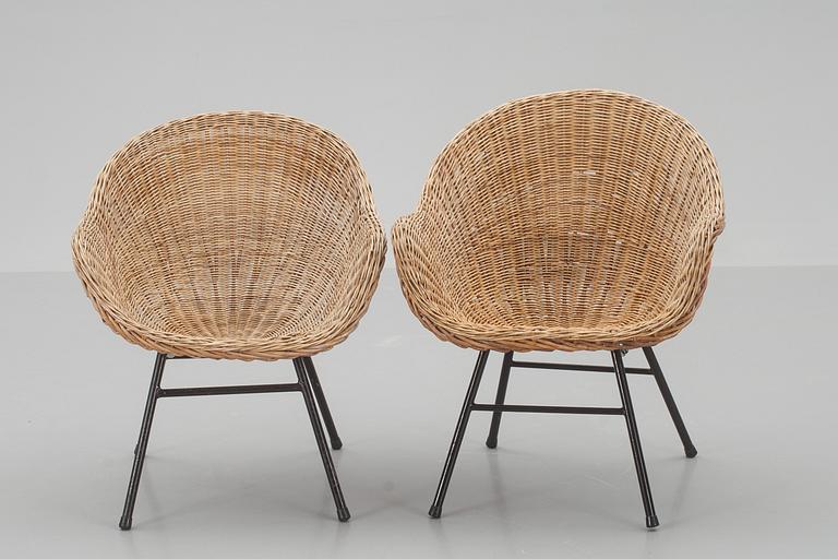 KARMKORGSTOLAR, ett par, 1900-talets andra hälft.