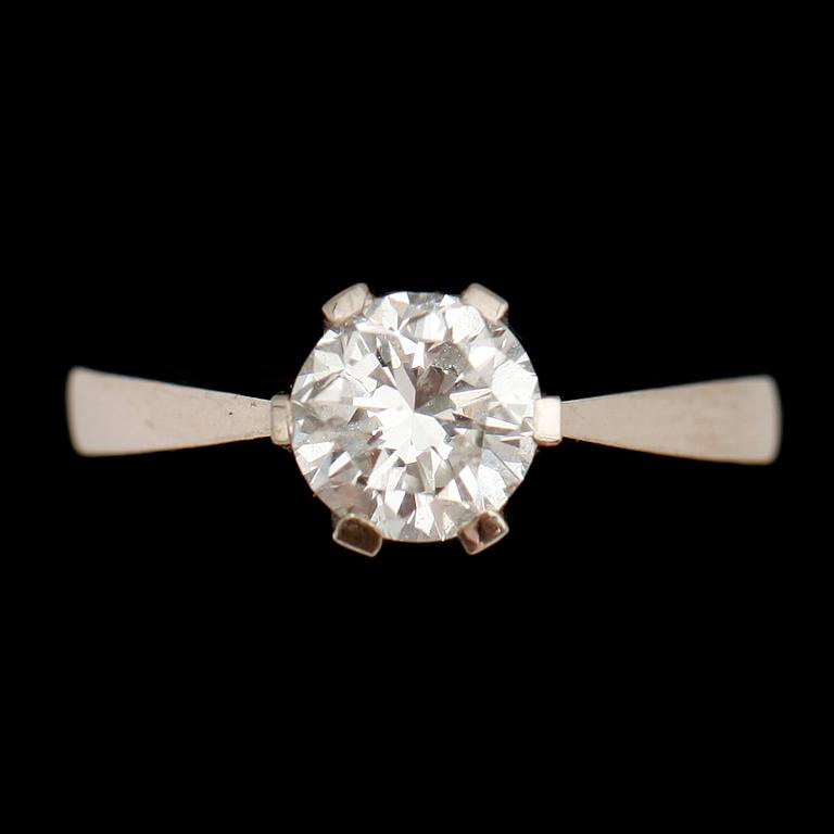 RING, 18 k, solitär briljant 1.03 ct enl. gravyr.