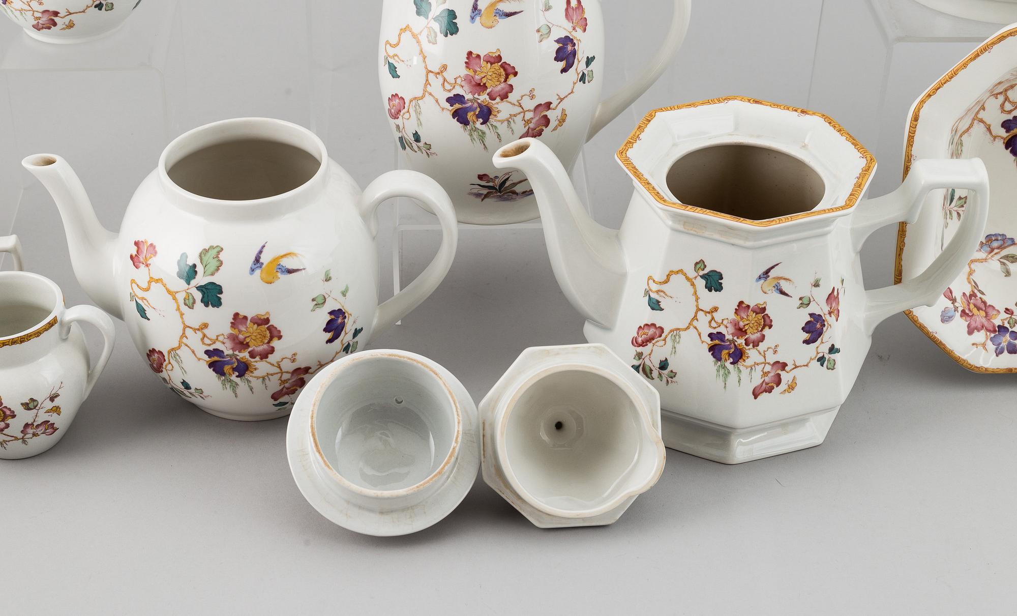 A part 'Devon Rose' dinner and coffee/teaservice, England, Wedgwood, designed 1971-1991 (68 pieces).