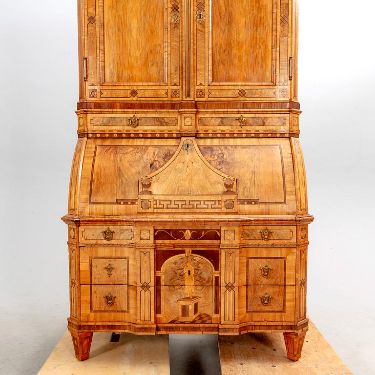 A German walnut and mahogany writing cabinet around 1800.