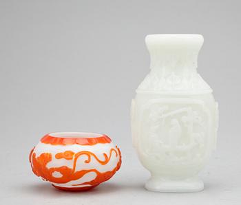 VAS och SKÅL, pekingglas, Kina, 1900-tal.