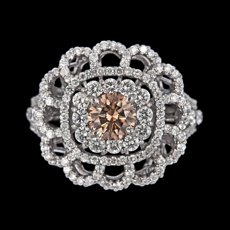 A cognacscoloured brilliant cut diamond ring, 0.85 cts.