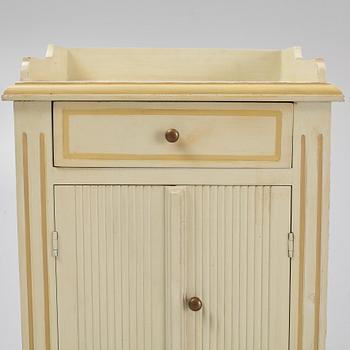 Sovrumsmöblemang, 4 delar, gustaviansk stil, sent 1900-tal.