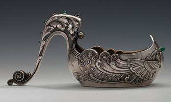 KÅSA, 84 silver, granat, krysopras. Stämplad и.в. щеклъева och ЧМ.А. Moskva 1908-17.  Vikt 577 g.