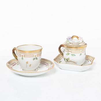 Royal Copenhagen, cream jug with lid and saucer, as well as coffee cup with saucer, porcelain, Flora Danica, Denmark.