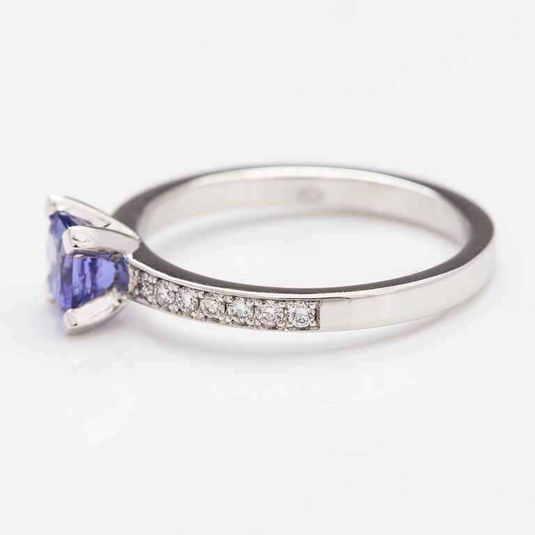 RING, 14K vitguld, diamanter ca 0.17 ct tot, tanzanit.